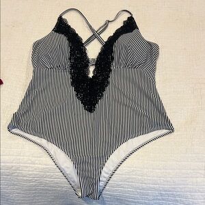 Cupshe Black and White Striped One-Piece Swimsuit